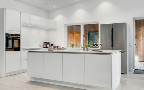 Nico - 1.4Km from the Sea: Hout, Meubilair, Appartement, Kamer, Plafond, Beits, Stoel, Hardwood, Vernis, Timmerhout