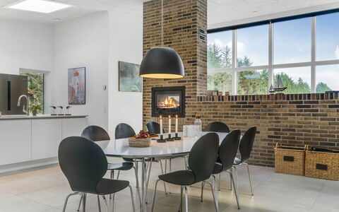 Nico - 1.4Km from the Sea: Hout, Meubilair, Appartement, Kamer, Plafond, Beits, Stoel, Hardwood, Vernis, Timmerhout