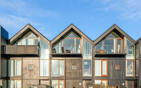 Saxi - 650M from the Sea: Verblijf, Backyard, Werf, Garden Gebouwen, Schuur, Siding, Buitenmeubels, Blokhut, Outdoor Structuur, Keet