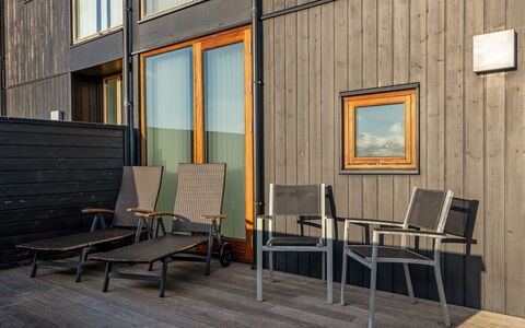 Saxi - 650M from the Sea: Verblijf, Backyard, Werf, Garden Gebouwen, Schuur, Siding, Buitenmeubels, Blokhut, Outdoor Structuur, Keet