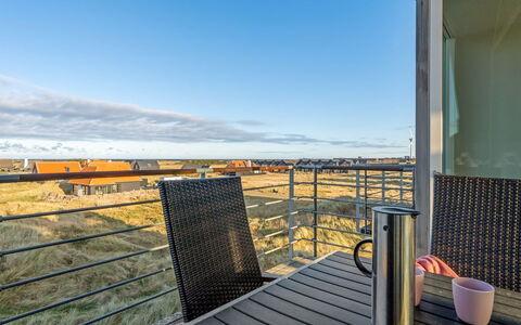 Saxi - 650M from the Sea: Verblijf, Backyard, Werf, Garden Gebouwen, Schuur, Siding, Buitenmeubels, Blokhut, Outdoor Structuur, Keet