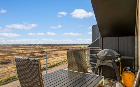 Saxi - 650M from the Sea: Verblijf, Backyard, Werf, Garden Gebouwen, Schuur, Siding, Buitenmeubels, Blokhut, Outdoor Structuur, Keet