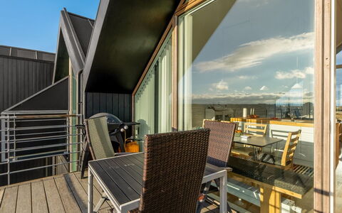 Saxi - 650M from the Sea: Verblijf, Backyard, Werf, Garden Gebouwen, Schuur, Siding, Buitenmeubels, Blokhut, Outdoor Structuur, Keet