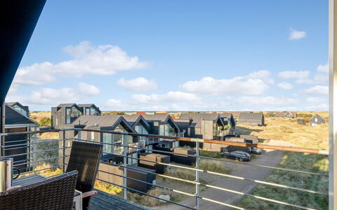 Saxi - 650M from the Sea: Verblijf, Backyard, Werf, Garden Gebouwen, Schuur, Siding, Buitenmeubels, Blokhut, Outdoor Structuur, Keet