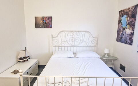Le Radici Dell'Ulivo: Bed, Slaapkamer, Bedding, Meubilair, Laken, Verdieping, Interieur Ontwerp, Flooring, Bed Frame, Kamer