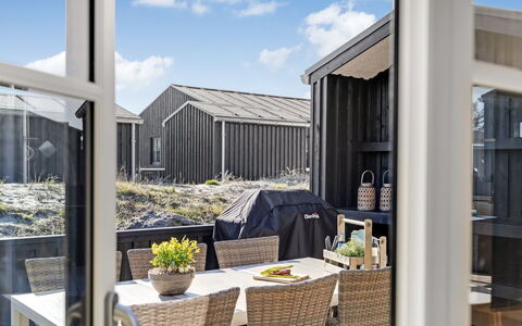 Eida - 500M from the Sea: Verblijf, Backyard, Werf, Garden Gebouwen, Schuur, Siding, Buitenmeubels, Blokhut, Outdoor Structuur, Keet
