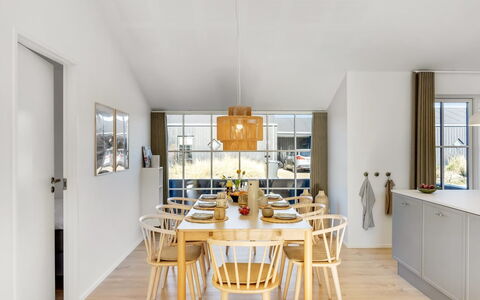 Eida - 500M from the Sea: Verblijf, Backyard, Werf, Garden Gebouwen, Schuur, Siding, Buitenmeubels, Blokhut, Outdoor Structuur, Keet