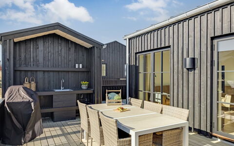 Eida - 500M from the Sea: Verblijf, Backyard, Werf, Garden Gebouwen, Schuur, Siding, Buitenmeubels, Blokhut, Outdoor Structuur, Keet
