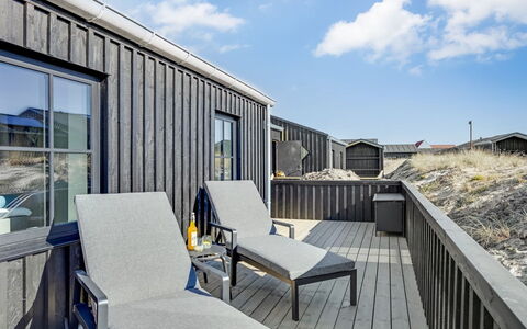 Eida - 500M from the Sea: Verblijf, Backyard, Werf, Garden Gebouwen, Schuur, Siding, Buitenmeubels, Blokhut, Outdoor Structuur, Keet