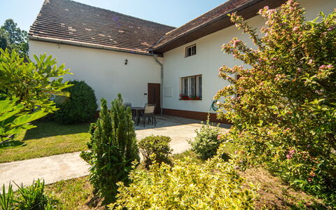 Forrest Haven Vodice: Gras, Blad, Struik, Huis, Tuin, Gazon, Dak, Huis, Verblijf, Groundcover