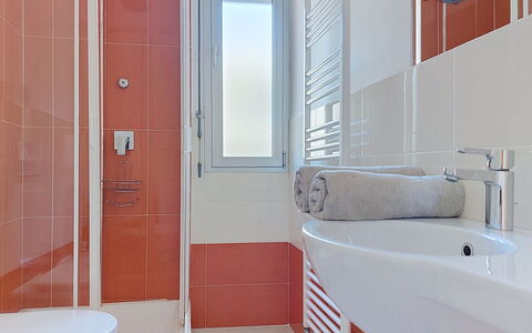 Jad: Interieur Ontwerp, Flooring, Muur, Loodgieterswerkinrichting, Verdieping, Badkamer, Wastafel In De Badkamer, Wastafel, Loodgieter, Kraan