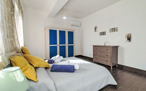 Scrusciu Do Vientu: Meubilair, Bed, Interieur Ontwerp, Slaapkamer, Flooring, Verdieping, Laken, Bedding, Hout, Kamer