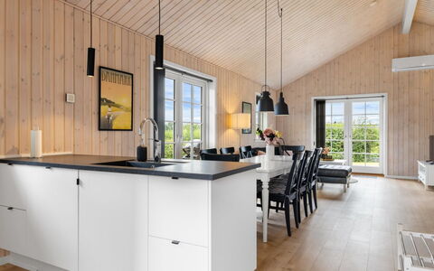 Rixa - 350M from the Sea: Hout, Flooring, Countertop, Keuken, Meubilair, Verdieping, Interieur Ontwerp, Huis, Houten Vloer, Plafond