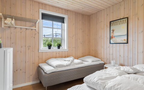 Rixa - 350M from the Sea: Hout, Slaapkamer, Bed, Verdieping, Bedding, Laken, Bed Frame, Hardwood, Plafond, Plank