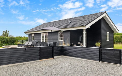 Rixa - 350M from the Sea: Dak, Huis, Verblijf, Huis, Siding, Deur, Veranda, Schaduw, Ontwerp