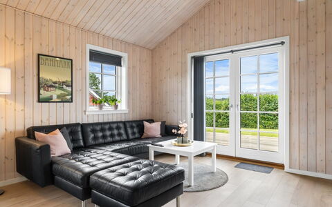 Rixa - 350M from the Sea: Hout, Meubilair, Appartement, Kamer, Plafond, Beits, Stoel, Hardwood, Vernis, Timmerhout