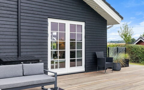 Rixa - 350M from the Sea: Hout, Meubilair, Appartement, Kamer, Plafond, Beits, Stoel, Hardwood, Vernis, Timmerhout
