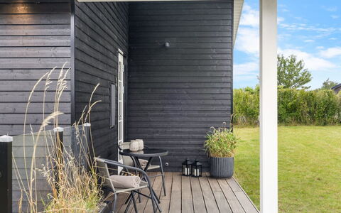 Rixa - 350M from the Sea: Hout, Meubilair, Appartement, Kamer, Plafond, Beits, Stoel, Hardwood, Vernis, Timmerhout