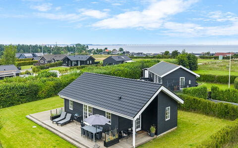 Rixa - 350M from the Sea: Hout, Meubilair, Appartement, Kamer, Plafond, Beits, Stoel, Hardwood, Vernis, Timmerhout