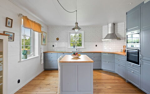 Teåker: Flooring, Keuken, Hout, Cabinetry, Verdieping, Toestel Van De Keuken, Interieur Ontwerp, Countertop, Lade, Huis