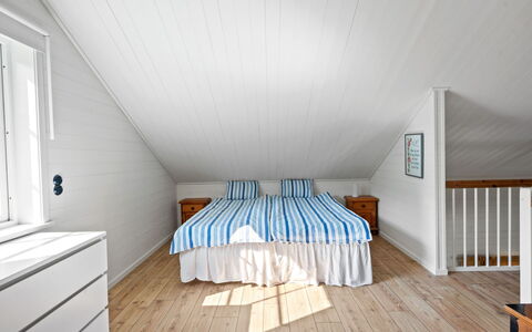 Teåker: Flooring, Verdieping, Interieur Ontwerp, Hout, Plafond, Houten Vloer, Slaapkamer, Kamer, Bed, Meubilair