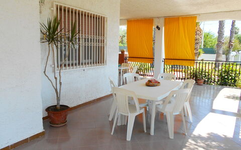 Villa Floridia: Meubilair, Hout, Interieur Ontwerp, Verdieping, Flooring, Tafel, Stoel, Keuken En Eettafel, Eetkamer, Schaduw