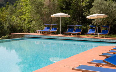 Relais de Ricci: Blauw, Zwembad, Toevlucht, Meubilair, Eco Hotel, Ligstoel, Buitenmeubels, Schaduw, Thermae, Hotel