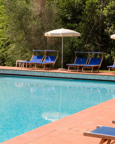 Relais de Ricci: Blauw, Zwembad, Toevlucht, Meubilair, Eco Hotel, Ligstoel, Buitenmeubels, Schaduw, Thermae, Hotel