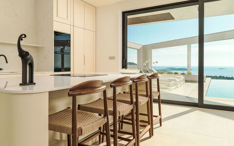 Five K: Appartement, Stedelijk Ontwerp, Balkon, Condominium, Stoel, Hotel, Kamerplant, Keuken En Eettafel