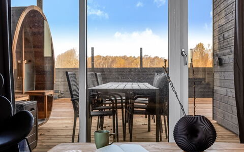 Thorin - 1.2Km from the Sea: Verblijf, Backyard, Werf, Garden Gebouwen, Schuur, Siding, Buitenmeubels, Blokhut, Outdoor Structuur, Keet