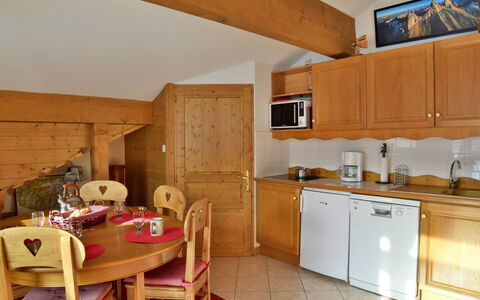 Balcons des Pistes C: Interieur Ontwerp, Meubilair, Plafond, Kamer, Cabinetry, Beits, Hardwood, Kast, Lade, Stoel