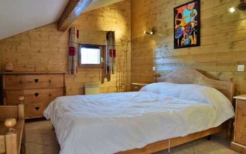 Balcons des Pistes C: Meubilair, Bed, Interieur Ontwerp, Slaapkamer, Hout, Flooring, Verdieping, Plafond, Kamer, Laken