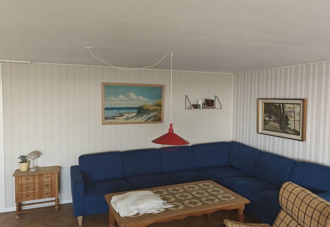 Rikulf - 150M from the Sea: Hout, Flooring, Meubilair, Interieur Ontwerp, Verdieping, Bankstel, Plafond, Woonkamer, Kamer