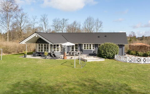 Esben - 11Km from the Sea: Dak, Huis, Huis, Verblijf, Siding, Landgoed, Oprit, Garden Gebouwen, Werf, Schuur