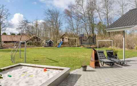 Esben - 11Km from the Sea: Dak, Huis, Huis, Verblijf, Siding, Landgoed, Oprit, Garden Gebouwen, Werf, Schuur