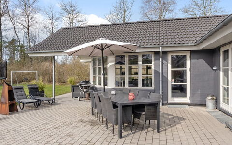 Esben - 11Km from the Sea: Dak, Huis, Huis, Verblijf, Siding, Landgoed, Oprit, Garden Gebouwen, Werf, Schuur