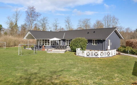 Esben - 11Km from the Sea: Dak, Huis, Huis, Verblijf, Siding, Landgoed, Oprit, Garden Gebouwen, Werf, Schuur