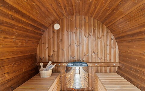 Antomine - 150M from the Sea: Hout, Huis, Veranda, Dek, Hardwood, Dak, Beits, Houten Vloer, Eco Hotel