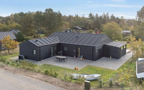 Antomine - 150M from the Sea: Dak, Huis, Huis, Verblijf, Siding, Oprit, Landgoed, Garden Gebouwen, Schuur, Werf