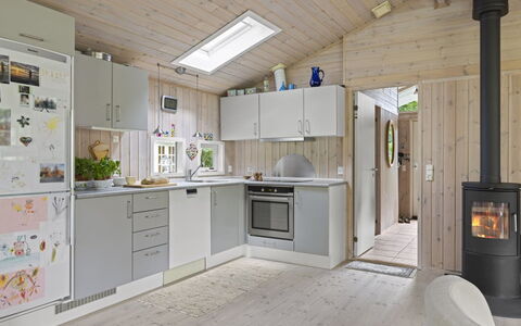 Franke - 1.2Km from the Sea: Keuken, Hout, Major Appliance, Interieur Ontwerp, Meubilair, Toestel Van De Keuken, Huis, Countertop, Flooring, Kamer