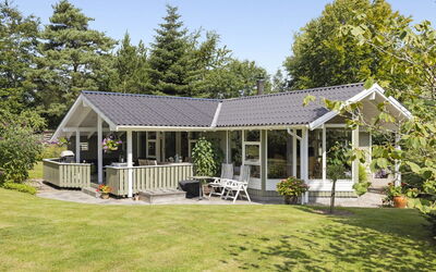 Franke - 1.2Km from the Sea