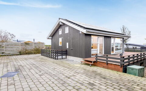 Bundi - 25M from the Sea: Meubilair, Buitenmeubels, Tableware, Tafel, Drinkware, Stoel, Buitentafel, Voedsel, Fles
