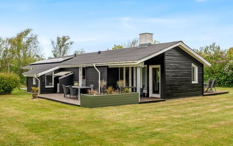 Ensio - 1.2Km from the Sea: Dak, Huis, Verblijf, Huis, Siding, Veranda, Landgoed, Boerderij, Gazon, Werf