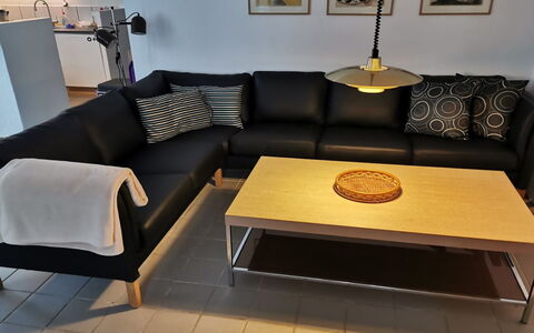 Ensio - 1.2Km from the Sea: Meubilair, Hout, Flooring, Verdieping, Woonkamer, Interieur Ontwerp, Houten Vloer, Bankstel
