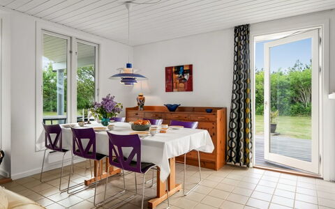 Ensio - 1.2Km from the Sea: Meubilair, Interieur Ontwerp, Flooring, Verdieping, Stoel, Hout, Tafel, Plafond, Eetkamer, Keuken En Eettafel