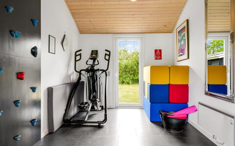 Ensio - 1.2Km from the Sea: Flooring, Interieur Ontwerp, Verdieping, Plafond, Kamer, Ontwerp, Plank, Houten Vloer, Recreatie Ruimte, Woonkamer