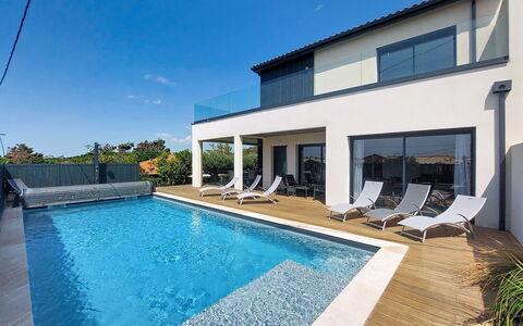 Villa Dune: Blauw, Zwembad, Woongebied, Huis, Toevlucht, Samengesteld Materiaal, Landgoed, Eco Hotel, Villa, Schaduw