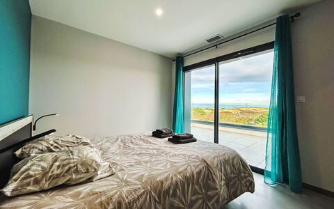 Villa Dune: Slaapkamer, Bed, Linens, Bedding, Hotel, Laken, Bed Frame