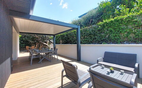 Maison Dune: Samengesteld Materiaal, Schaduw, Buitenmeubels, Balkon, Patio, Outdoor Structuur, Stoel, Eco Hotel, Dek, Zwembad