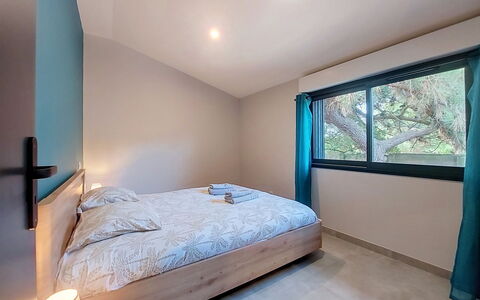 Maison Dune: Interieur Ontwerp, Meubilair, Bed, Slaapkamer, Muur, Hout, Verdieping, Flooring, Plafond, Laken